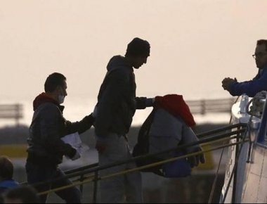 Μετανάστες - Χιλιάδες έρχονται και μόνο... 18 επιστρέφουν